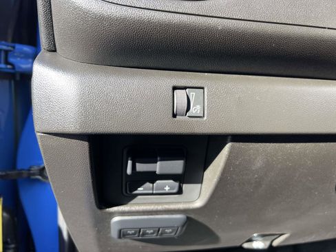 Certified 2025 Chevrolet Colorado Trail Boss w/ Midnight Edition image 17