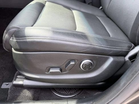 Certified 2025 Genesis GV70 2.5T AWD/4WD image 16