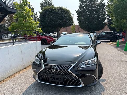 Used 2021 Lexus ES 350 w/ Premium Package FWD image 2