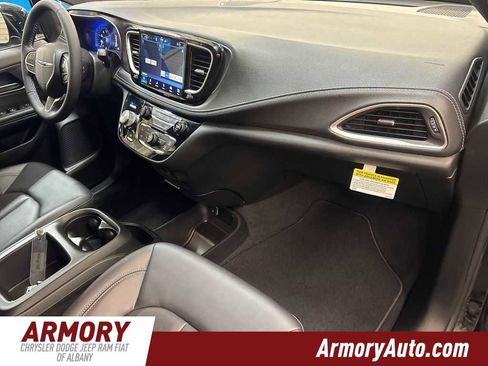 New 2026 Chrysler Pacifica Select image 43