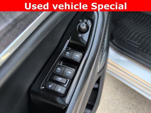 Used 2022 Jeep Grand Cherokee L Overland w/ Luxury Tech Group IV AWD/4WD image 18