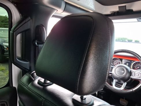 Used 2021 Jeep Gladiator Rubicon AWD/4WD image 14