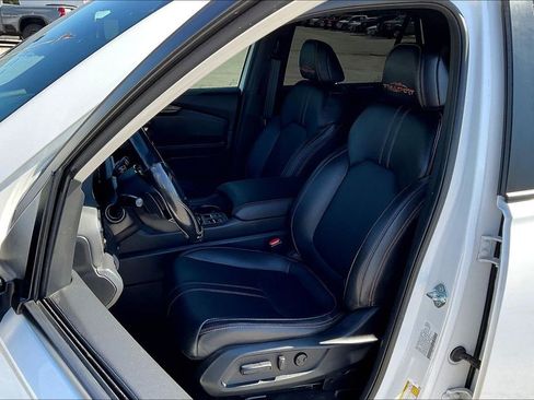 Used 2025 Honda Pilot TrailSport image 26
