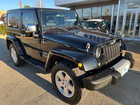 Used 2011 Jeep Wrangler Sahara AWD/4WD image 4