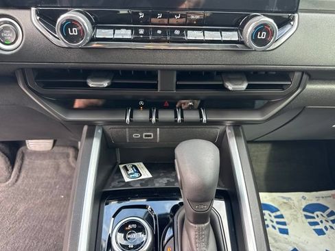 Used 2025 Chevrolet Colorado Trail Boss AWD/4WD image 21