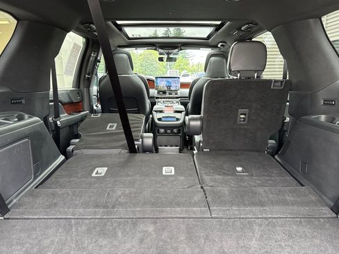 Certified 2024 Lincoln Navigator Reserve AWD/4WD image 16