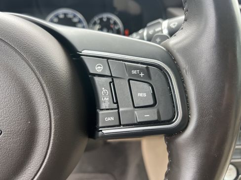 Used 2017 Jaguar XF Prestige RWD image 21