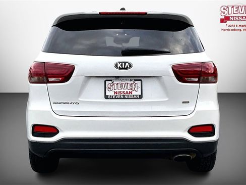 Used 2019 Kia Sorento LX image 5