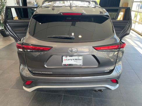 Used 2023 Toyota Highlander XSE image 24