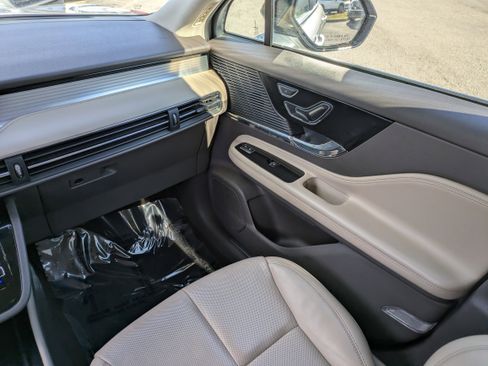 Used 2020 Lincoln Corsair FWD w/ Premium Package image 19