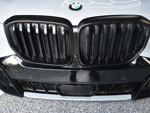 Used 2024 BMW X5 xDrive40i w/ M Sport Package AWD/4WD image 13