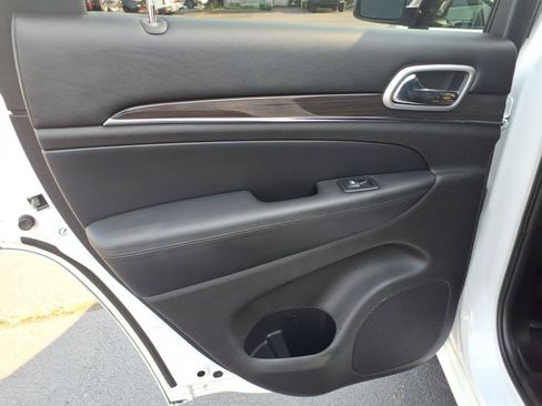 Certified 2018 Jeep Grand Cherokee Overland AWD/4WD image 18