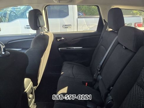 Used 2019 Dodge Journey SE w/ Connectivity Group FWD image 4