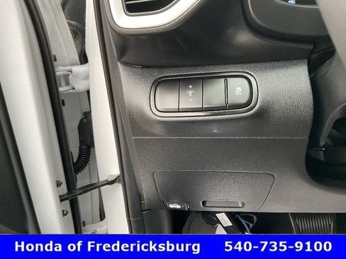Used 2025 Hyundai Venue Limited FWD image 36