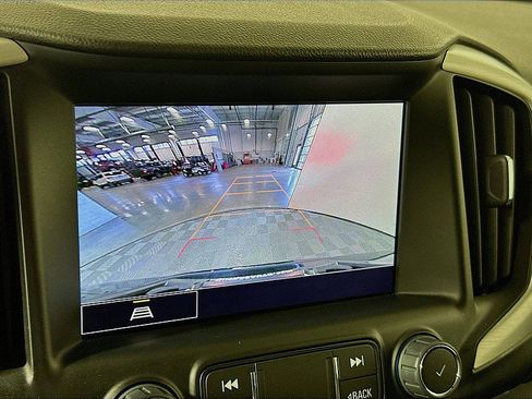 Used 2024 GMC Terrain SLT image 15