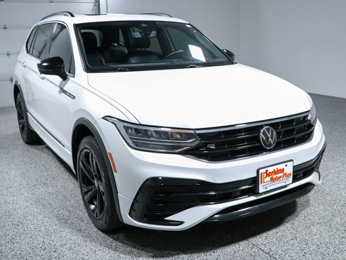 Used 2023 Volkswagen Tiguan SE R-Line AWD/4WD image 5