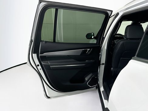 Used 2025 Buick Enclave Preferred image 26