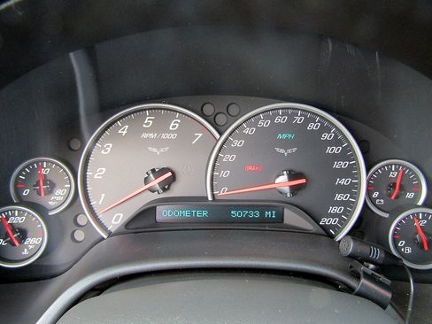 Used 2006 Chevrolet Corvette Coupe w/ Preferred Equipment Group RWD image 18