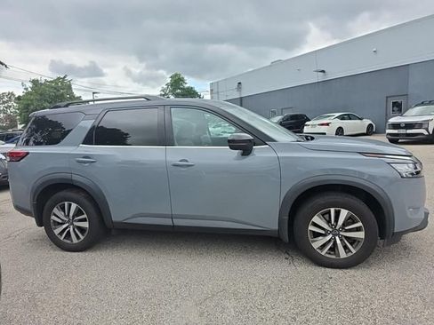 Used 2024 Nissan Pathfinder SL AWD/4WD image 6