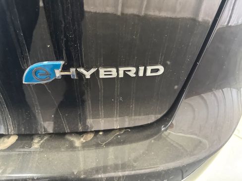 Used 2023 Chrysler Pacifica Touring-L FWD image 16