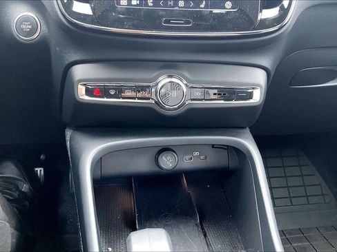 Used 2025 Volvo XC40 B5 Core w/ Protection Package Premier image 36