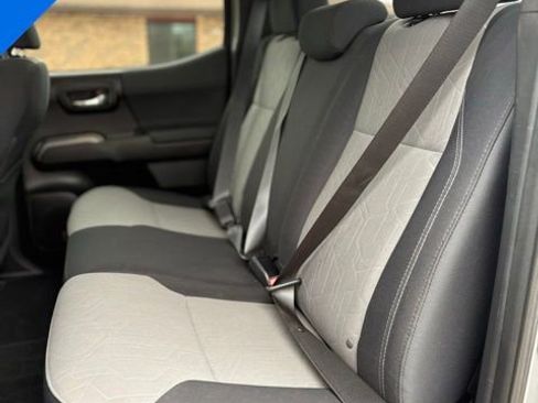 Used 2020 Toyota Tacoma SR5 AWD/4WD image 28