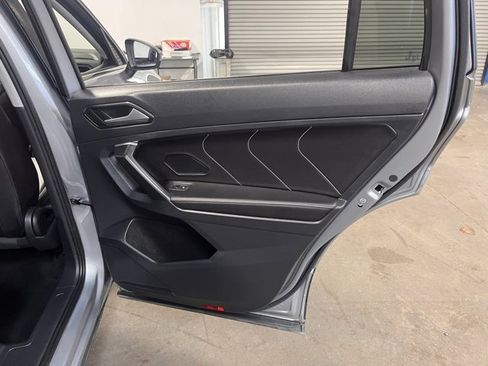 Used 2024 Volkswagen Tiguan SE image 15