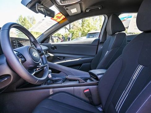 Used 2025 Hyundai Elantra Sport image 14