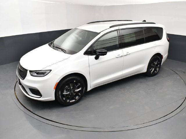 New 2026 Chrysler Pacifica Select w/ S Appearance Package AWD/4WD image 15