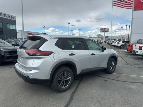 Used 2024 Nissan Rogue S FWD image 11