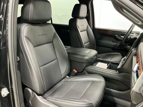 Used 2025 GMC Yukon XL Denali AWD/4WD image 9