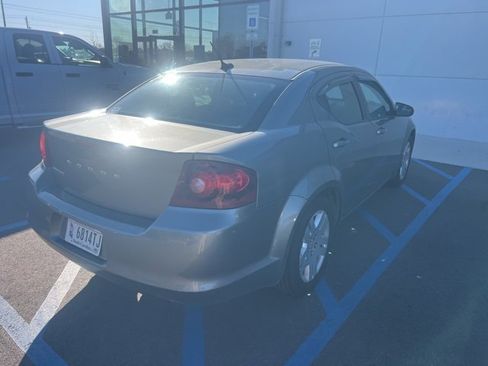 Used 2012 Dodge Avenger SE image 3