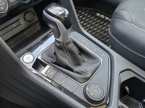 Used 2024 Volkswagen Taos SEL image 18