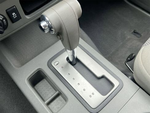 Used 2018 Nissan Frontier SV image 32