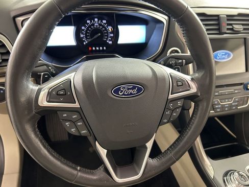 Used 2017 Ford Fusion SE w/ Fusion SE Technology Package image 12