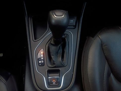 Used 2021 Jeep Cherokee Latitude Lux w/ Comfort/Convenience Group image 10