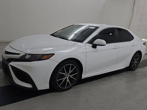 Used 2021 Toyota Camry SE image 8