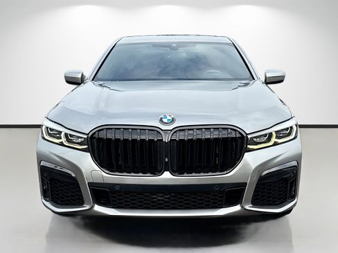 Used 2020 BMW 740i w/ M Sport Package image 8