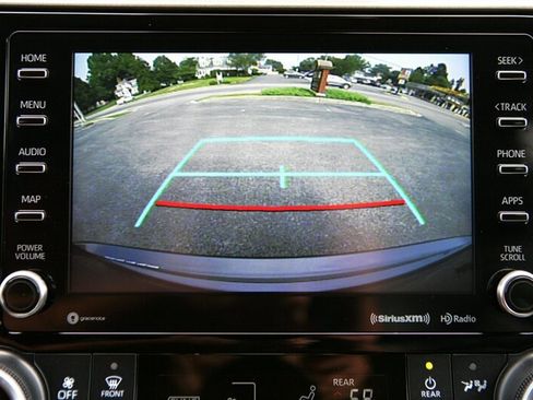 Used 2021 Toyota Highlander XLE image 29