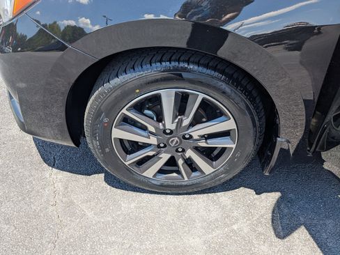 Used 2024 Nissan Versa SV w/ Trunk Package FWD image 10