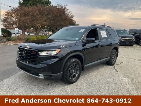 Used 2024 Honda Pilot TrailSport image 1