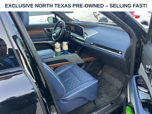 Used 2026 Cadillac Vistiq Premium Luxury w/ LPO, Floor Liner Package AWD/4WD image 9