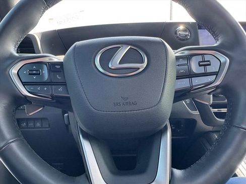 Used 2024 Lexus GX 550 w/ Accessory Package (2T) AWD/4WD image 19