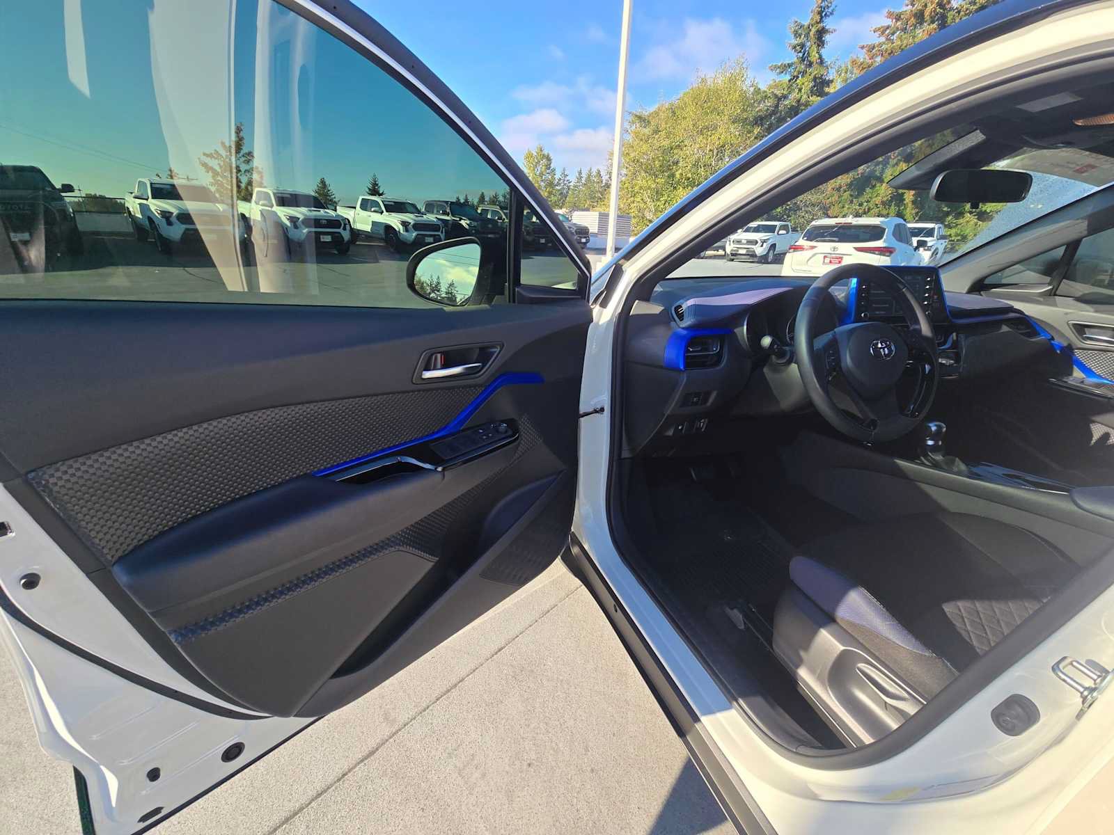 Used 2020 Toyota C-HR XLE FWD image 20