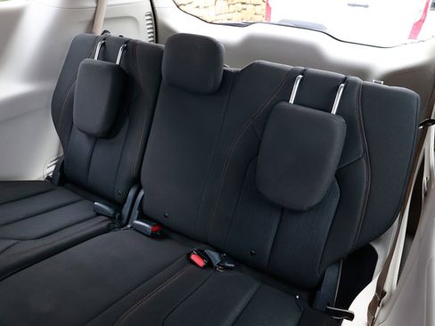 Used 2017 Chrysler Pacifica LX image 29