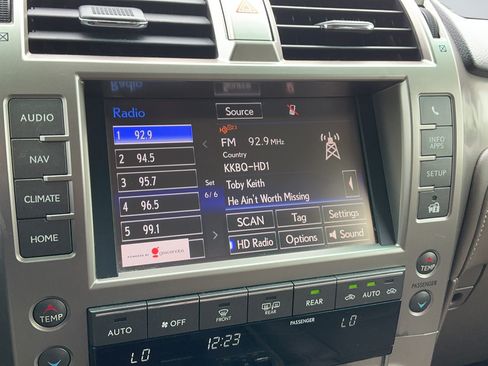 Used 2018 Lexus GX 460 Luxury w/ Preferred Accessory Package AWD/4WD image 11