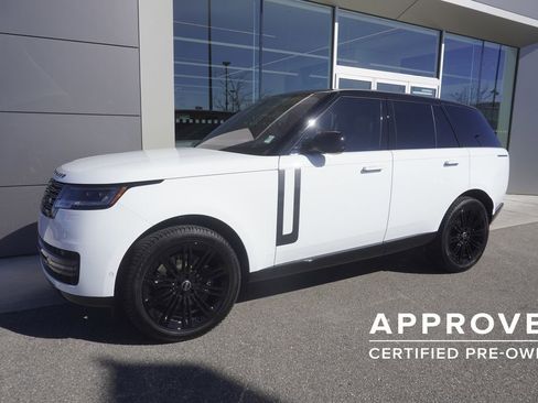 Used 2023 Land Rover Range Rover SE image 3