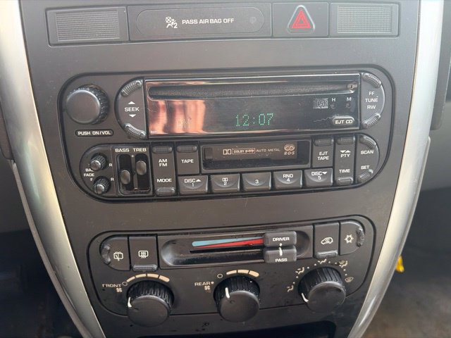 Used 2005 Chrysler Town & Country Touring FWD image 31