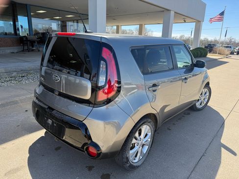 Used 2016 Kia Soul + image 5