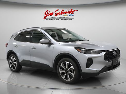 Used 2024 Ford Escape Platinum AWD/4WD image 2